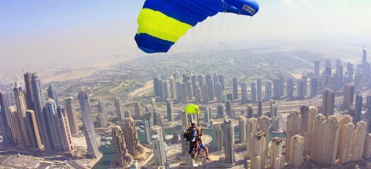 القفز بالمظلة